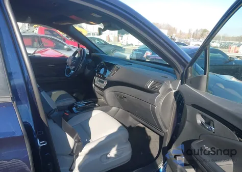 2019 Honda Passport Touring z USA, uszkodzony, nr VIN 5FNYF8H9XKB002832